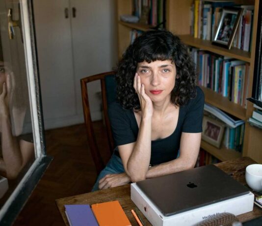 «Me atraen los modos en que la palabra se manifiesta, quizás más impensadamente»