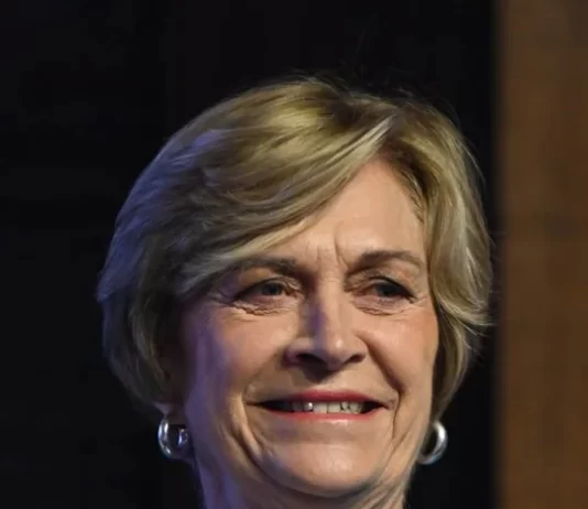 Evelyn Matthei, economista de la derecha tradicional que aspira por segunda vez a la presidencia chilena