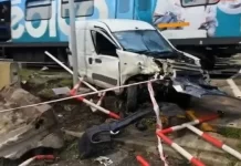 Ramos Mejía: un tren embistió a un utilitario