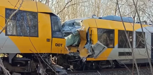 Choque frontal de trenes en Dinamarca: cuatro heridos en estado crítico