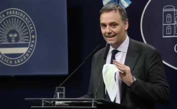 La Justicia archivó una de las causas contra Adorni y el Gobierno lo celebró en redes