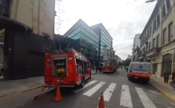 Incendio en el cine del Abasto: dos personas sufrieron quemaduras