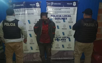 Homicidio en Quilmes: un detenido por el cuerpo hallado en las escalinatas de la biblioteca