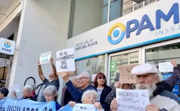 PAMI: médicos y afiliados se manifestaron contra el ajuste del Gobierno