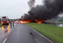 Choque entre dos camiones, incendio y muerte en Chaco