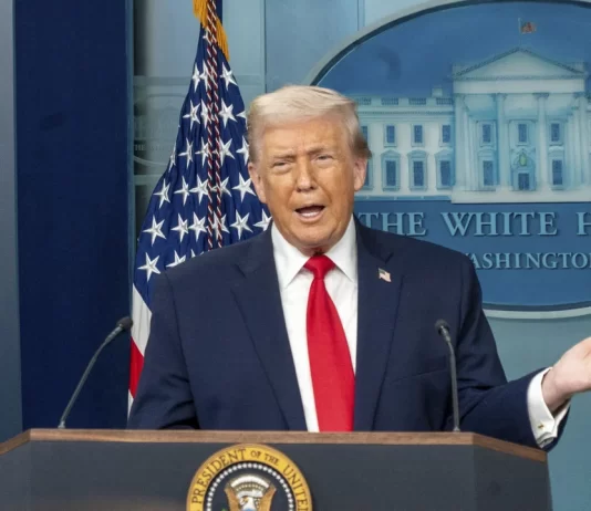 Trump anuncia que extenderá el alto el fuego con Irán pero mantendrá el bloqueo naval