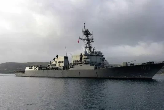 Una fragata de la Armada estadounidense fue alcanzada por dos misiles iraníes