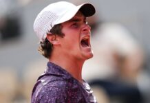 Fonseca eliminó a Djokovic en una remontada épica y avanzó a octavos en Roland Garros