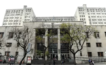 Directores médicos de hospitales de la UBA advierten que sin fondos no podrán garantizar la continuidad de la atención