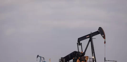 El petróleo se derrumba hasta un 12% y las bolsas suben ante posible acuerdo de paz entre EEUU e Irán