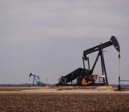 El petróleo se derrumba hasta un 12% y las bolsas suben ante posible acuerdo de paz entre EEUU e Irán