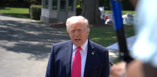 Trump afirma que EE.UU. negocia los últimos detalles de un acuerdo de paz con Irán
