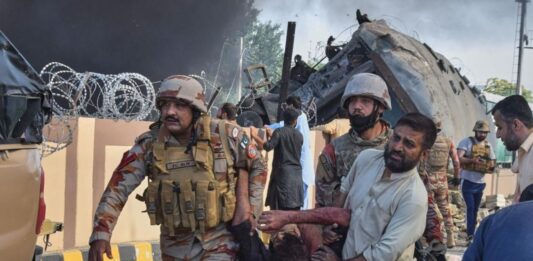 Masacre en Pakistán: un ataque terrorista contra un tren militar dejó 24 muertos