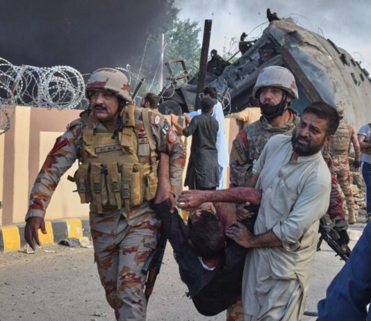 Masacre en Pakistán: un ataque terrorista contra un tren militar dejó 24 muertos
