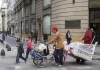Ingresos: una familia tipo porteña necesitó más de $1,5 millones en abril para no ser pobre