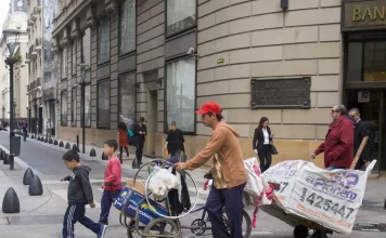 Ingresos: una familia tipo porteña necesitó más de $1,5 millones en abril para no ser pobre