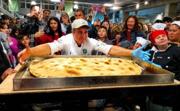 Argentina rompió un récord Guinness con la empanada más grande del mundo: superó por 10 kilos la marca anterior