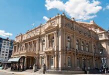 Operativo por paquete sospechoso frente al Teatro Colón