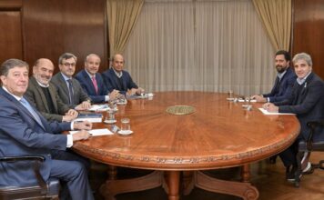 Luis Caputo recibió a las autoridades de la UIA