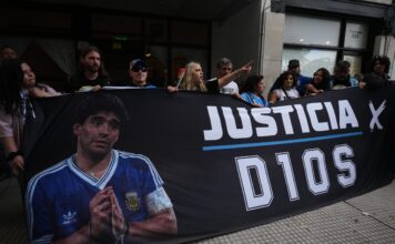 Juicio por la muerte de Maradona, en vivo: un insólito inconveniente pausó el comienzo de la audiencia hasta el mediodía
