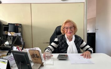 Tiene 100 años, todavía trabaja y cuenta el secreto de la felicidad: “La clave de la vida es que te quieran; así seguirás viviendo cuando ya no estés”