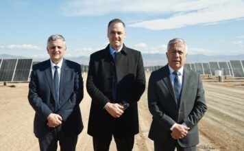 Manuel Adorni, en Mendoza: visita fugaz e incómoda en la inauguración del primer RIGI del país