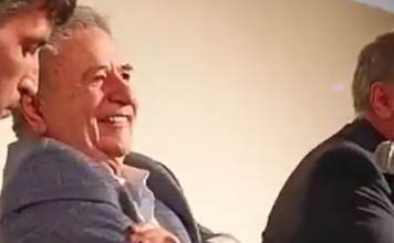Eduardo Duhalde reapareció para un homenaje, pero pasó un mal momento