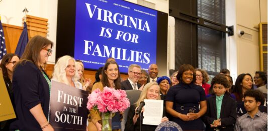 Ya es oficial: Virginia aprueba licencia familiar paga y beneficiará a millones de trabajadores