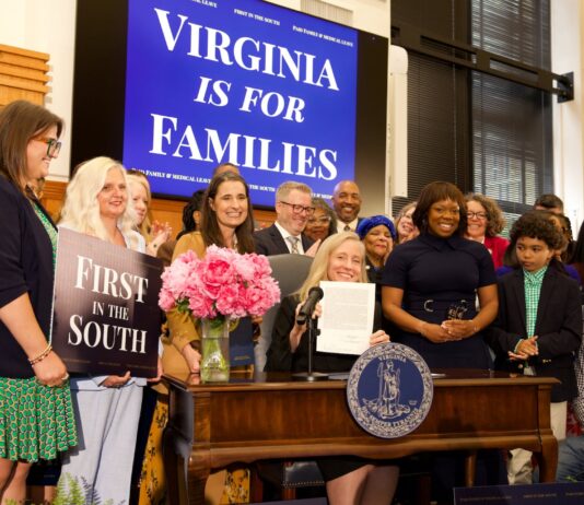 Ya es oficial: Virginia aprueba licencia familiar paga y beneficiará a millones de trabajadores