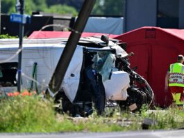 Un tren chocó contra un autobús escolar en Bélgica y hay varios muertos