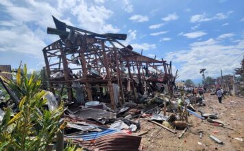 Al menos 45 muertos, entre ellos seis niños, por la explosión de un depósito de explosivos de una guerrilla rebelde