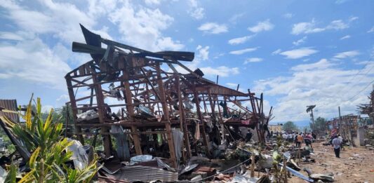 Al menos 45 muertos, entre ellos seis niños, por la explosión de un depósito de explosivos de una guerrilla rebelde