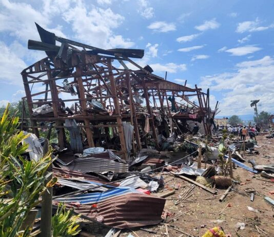 Al menos 45 muertos, entre ellos seis niños, por la explosión de un depósito de explosivos de una guerrilla rebelde