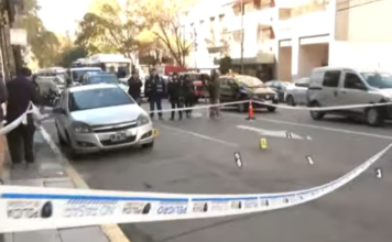 Misterio en Once: encontraron un auto con manchas de sangre y vainas servidas en la calle