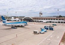 Rosario: intentaron tener sexo en un avión y terminaron detenidos por exhibicionismo