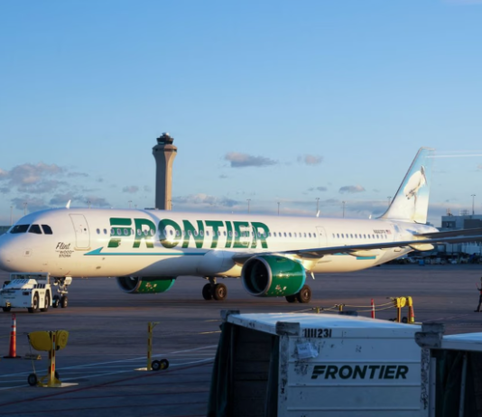 Tragedia en Denver: una persona murió succionada por el motor de un avión