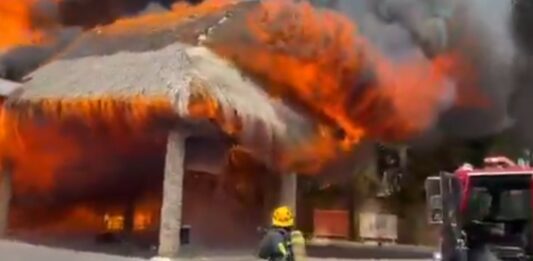 Un voraz incendio devastó un hotel de lujo en República Dominicana: más de 1600 evacuados