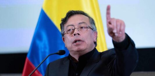 Colombia: una congresista del oficialismo busca suspender a Gustavo Petro