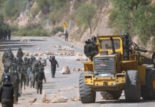 Bolivia intenta salir de la crisis: liberan caminos y llegan camiones con combustible