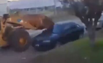 Locura en Entre Ríos: manejó borracho una retroexcavadora y chocó a siete autos
