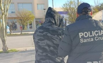 Una niña de 7 años escapó de su casa y logró contar el calvario que vivían con su hermano