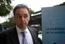 Si Adorni deja de ser Jefe de Gabinete, ¿que pasará con su puesto en YPF?