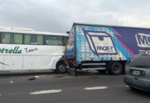 Un micro que venía de La Salada chocó contra un camión y un auto en la Ruta 9: cuatro heridos