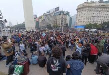 Incidentes y 17 detenidos en el Obelisco durante el banderazo por el Indio