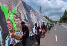 Locura en India por la selección argentina: así trasladaron un cartel de 50 metros en la previa del Mundial
