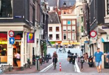 Tres niños y un adulto que iban en bicicleta murieron tras ser atropellados por un auto en Holanda