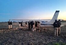 Hallaron un avión abandonado en una zona rural del norte de Santa Fe y buscan corroborar si fue usado para traficar droga