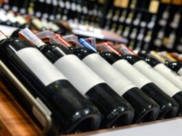 Trump amenaza con arancel del 100 % al champagne y el vino franceses