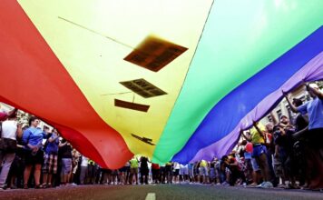 Suspensión del DNU que Limitaba Tratamientos de Cambio de Género para Menores