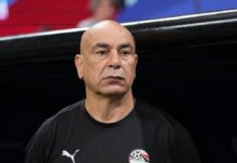 El técnico de Egipto explicó por qué cruzó los brazos durante el encuentro ante Argentina